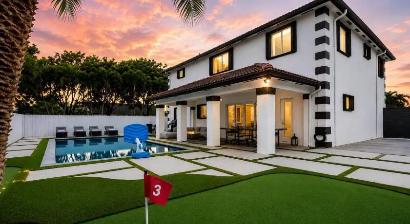 The Miami Villa, Private Pool with Pool Table - Image 1