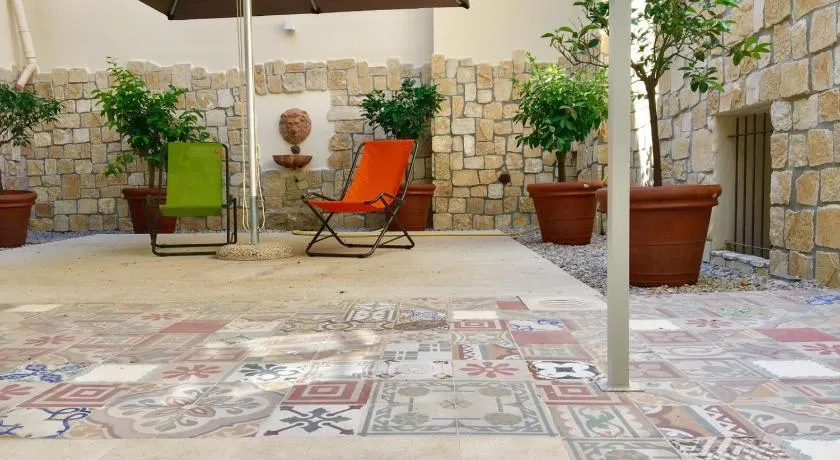 Mandralisca Garden - Image 1
