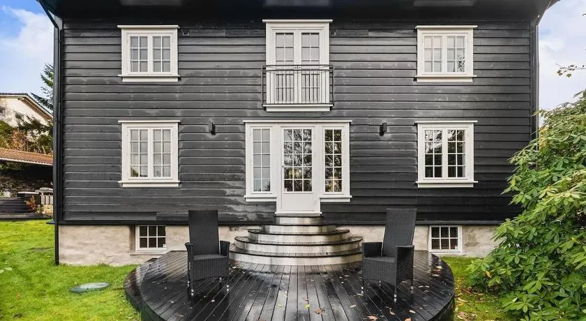 Traditional Norwegian Villa, Bay view and boat - Image 1
