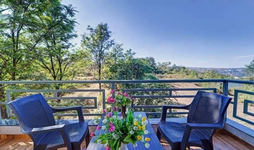 Breeze Mansion With Mountain View - Image 1