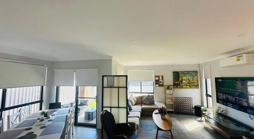 A Private Ensuite with AC and TV - Image 1