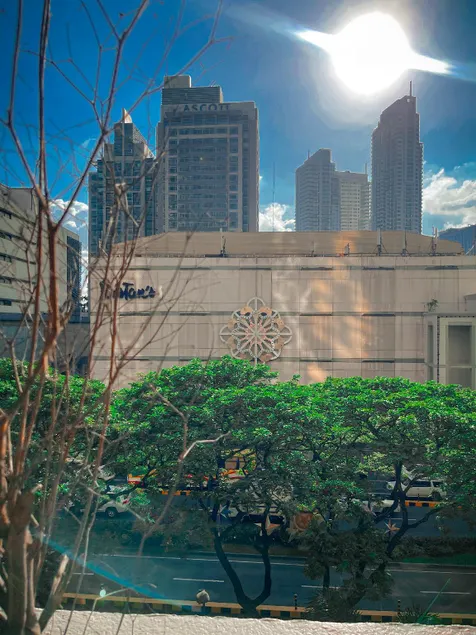 Spacious 3BR Family Condo in Makati City - Image 1