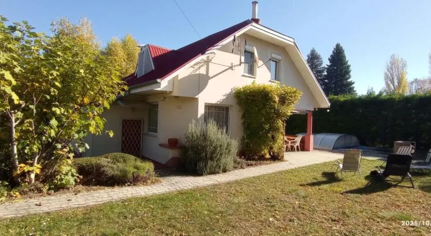 Magyar Tenger Pihenőház, for 2-8 person, 105 m2, garden, pool, free parking, 5 min from the Lake, Balatonakarattya - Image 1