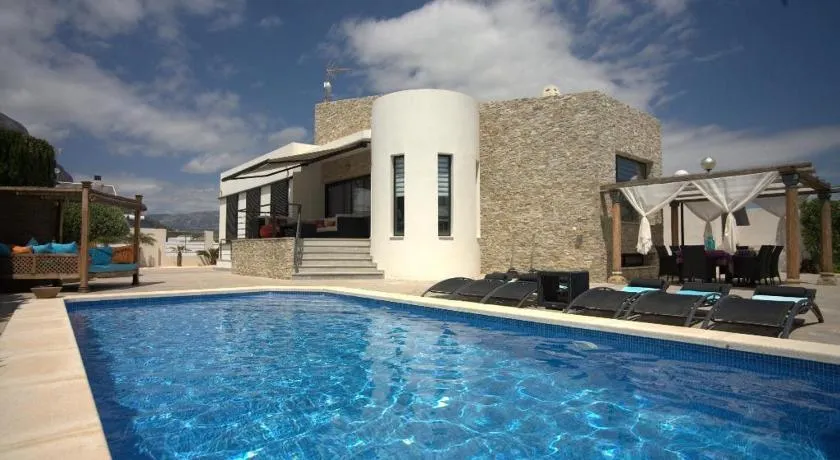 La Villa La Vie - Image 1