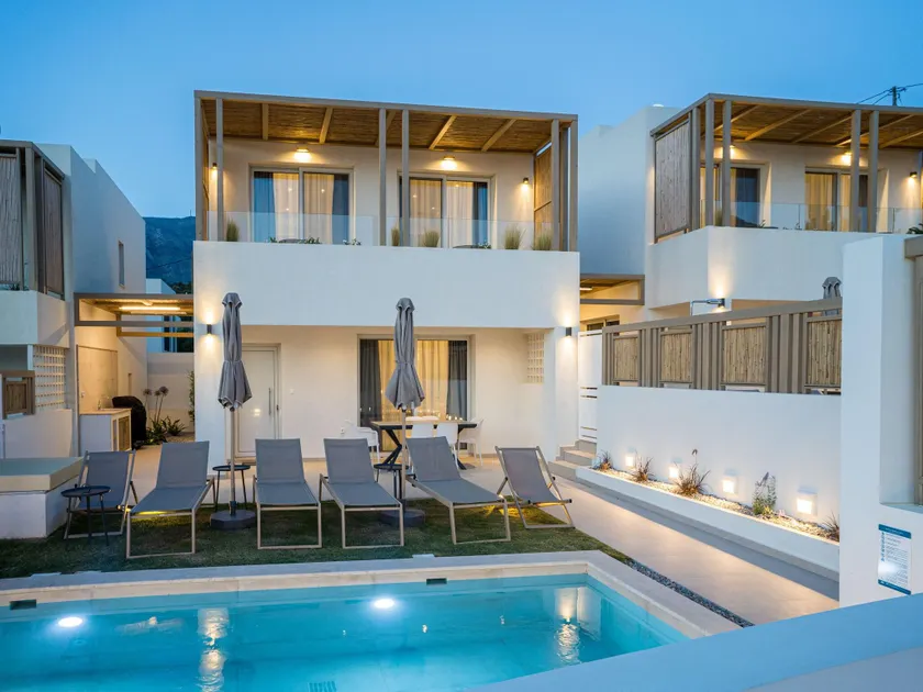 Villa in Crete with Pool & Beach Access - Image 1