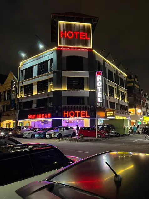 One Dream Hotel - Image 1
