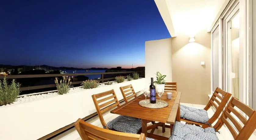 PORAT Lejlighed-Betagende solnedgang udsigt i Zadar, Kroatien - Image 1