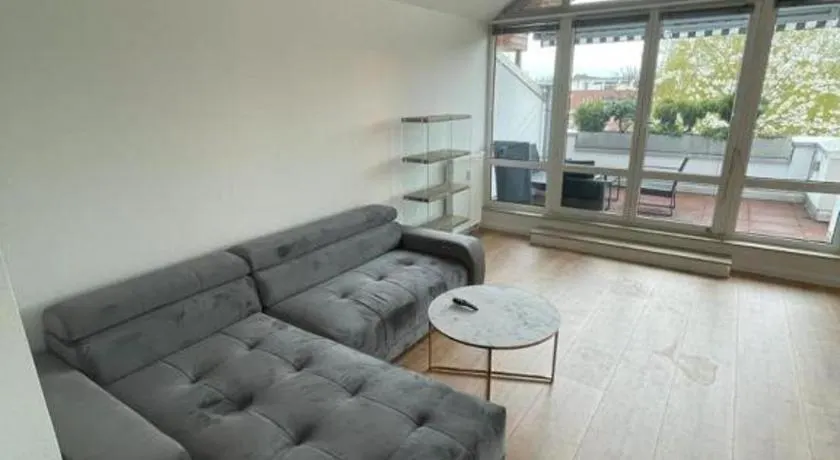 Air Apartments 9 - Image 1