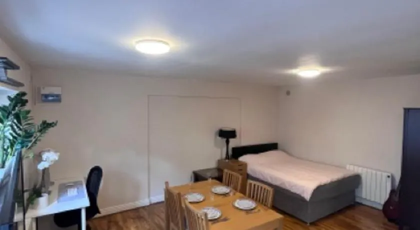 Guest House in London - Image 1