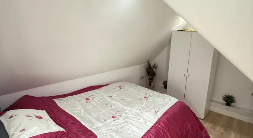 A Lovely and Cosy Studio Apartment - Image 1
