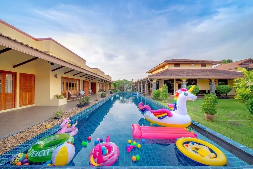 Taratai Villa Guest House - Image 1