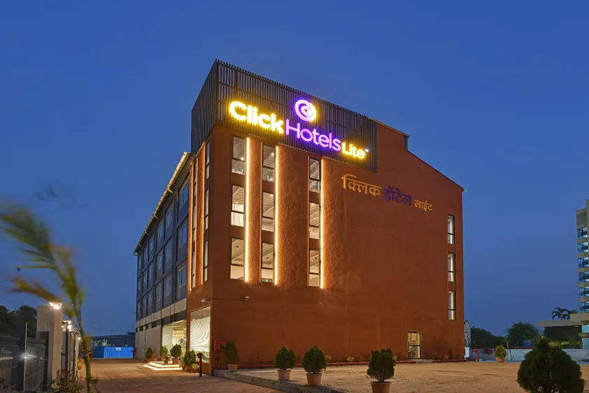 Click Hotels Lite Chakan - Image 1