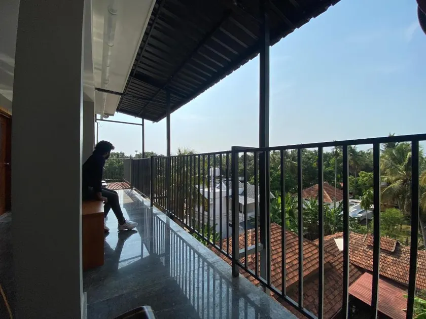 Luxe Inn - Image 1