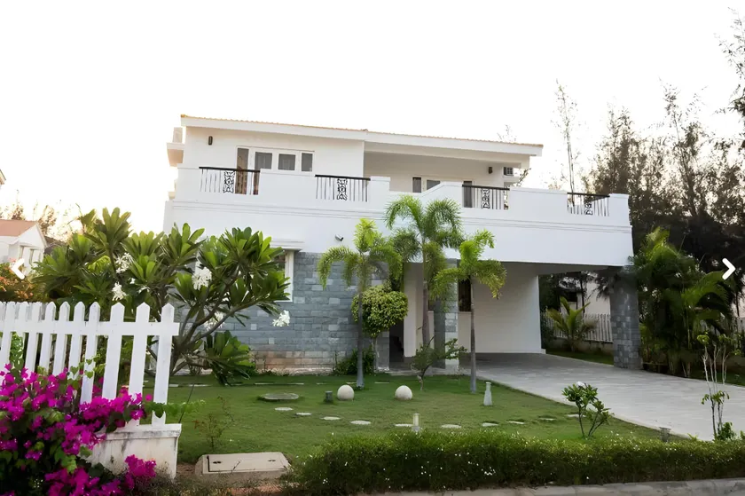 LUSH GARDEN RESORT - Image 1