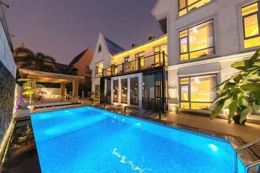 Deluxe Villa Boutique Hostel - Image 1
