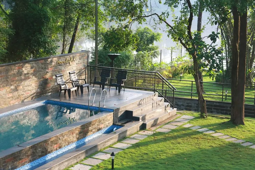 Moonlight - Riverfront Premium Villa with Pool - Image 1