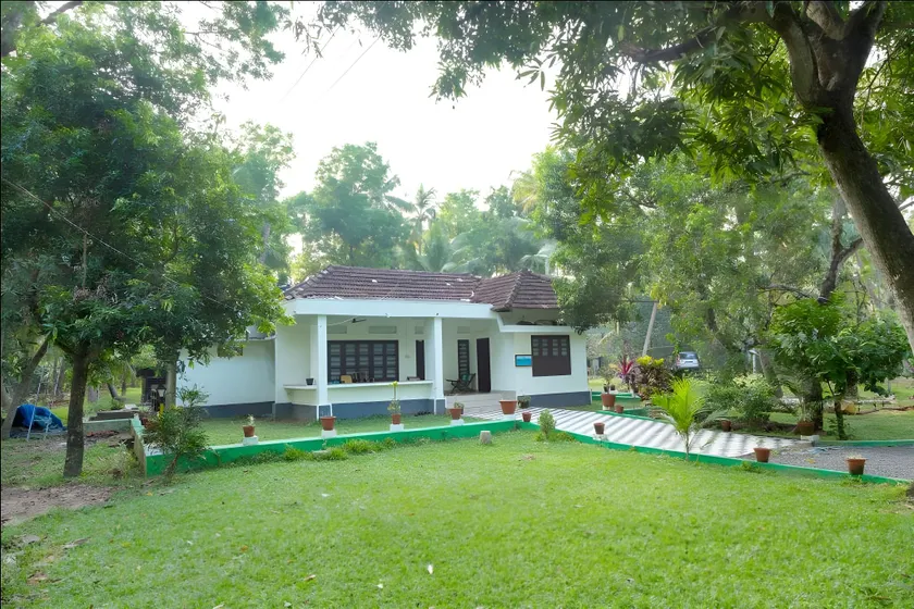 Aqualillies Water Front Heritage Homestay - Image 1