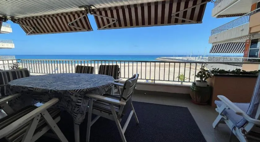 Ferienwohnung 'En Primera Línea De Mar' mit Meerblick, Gemeinschaftspool und WLAN - Image 1
