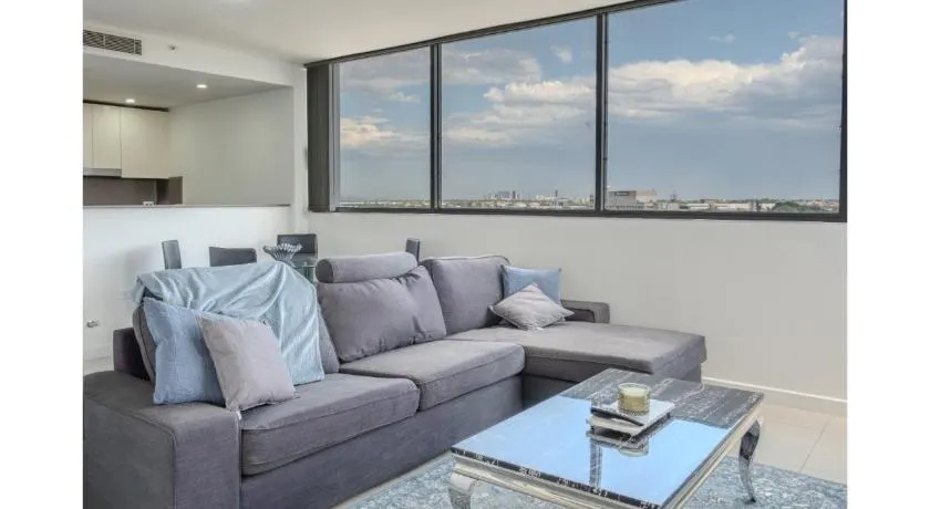 Prime Parramatta Riverside Stay with Parking Space - Image 1
