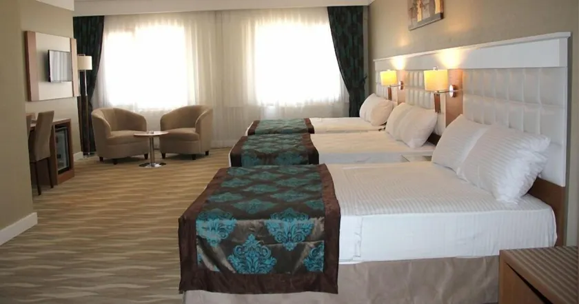 Grand Aras Hotel - Image 1