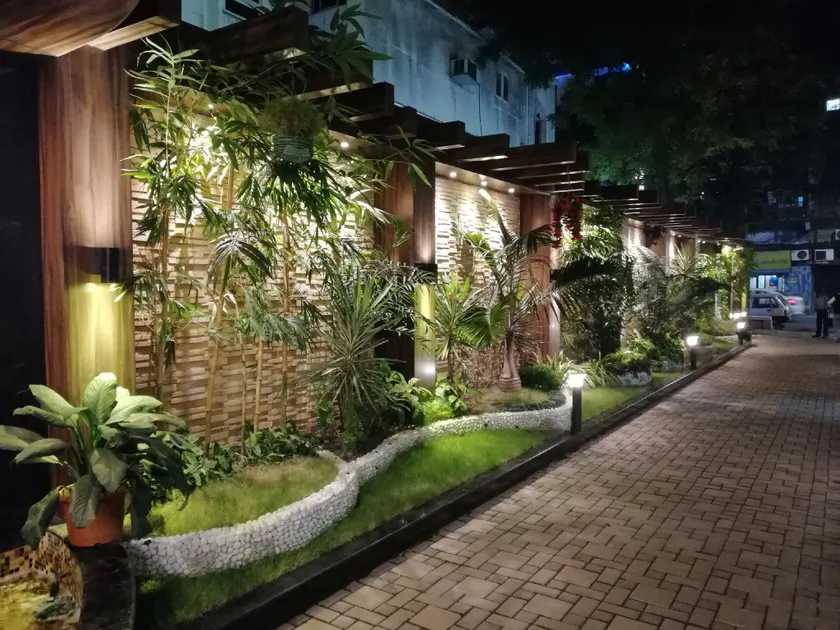 Hotel Emirates - Image 1