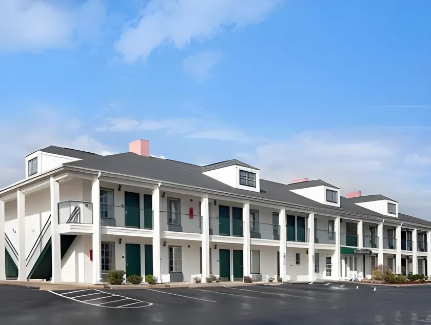 Baymont by Wyndham Roanoke Rapids - Image 1
