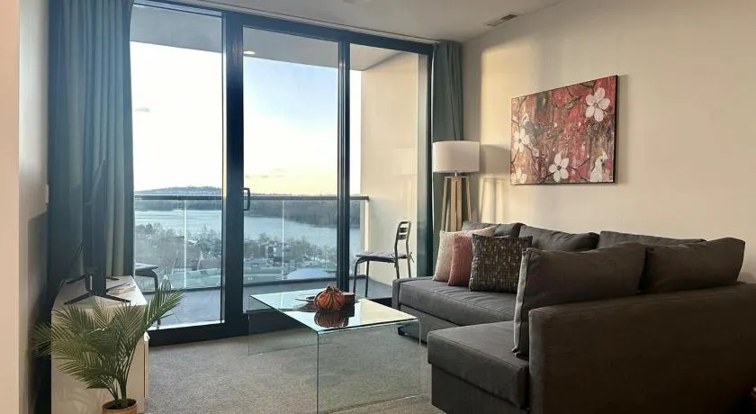 Lake Views Belconnen apartment with 2 bedrooms and sofa bed - Image 1