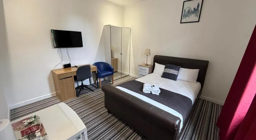 Surrey Quays House - Image 1