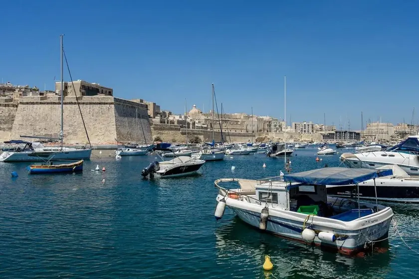 Modern apt Kalkara seafront! - Image 1