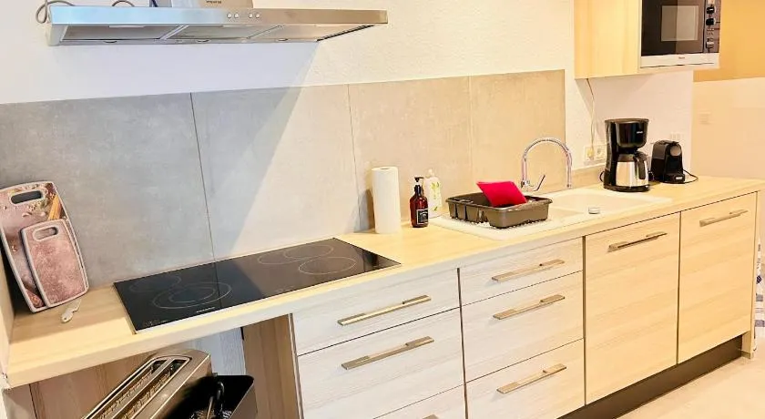 CLUBHAUS 6 - 4 Schlafzimmer, 2 Bäder & Netflix - Image 1