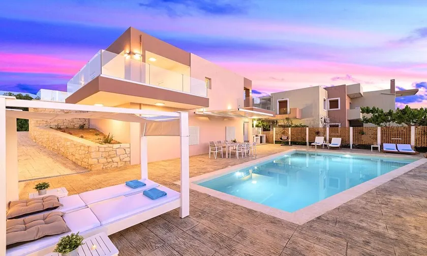 Allas Villa Heated Pool - Image 1