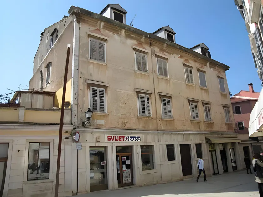 Old Town Apartments - Image 1