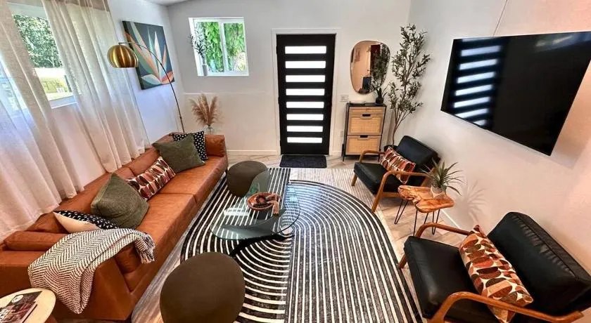 Casa Agave, 2 Bedroom, 1 Bath Guest House, with 3 Beds & Game Room - Image 1