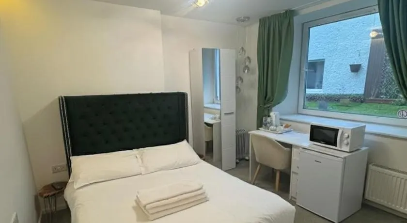Dancenter Tolcarne Beach hotel - Image 1
