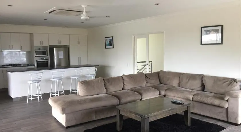 Blue Sky Apartment - Image 1