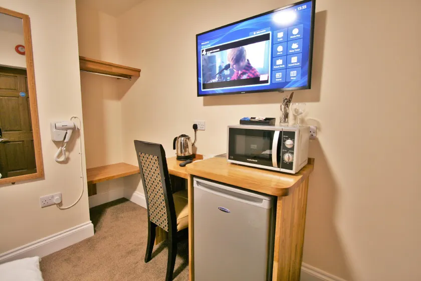 Central Studios Gloucester Place by Roomsbooked - Image 1