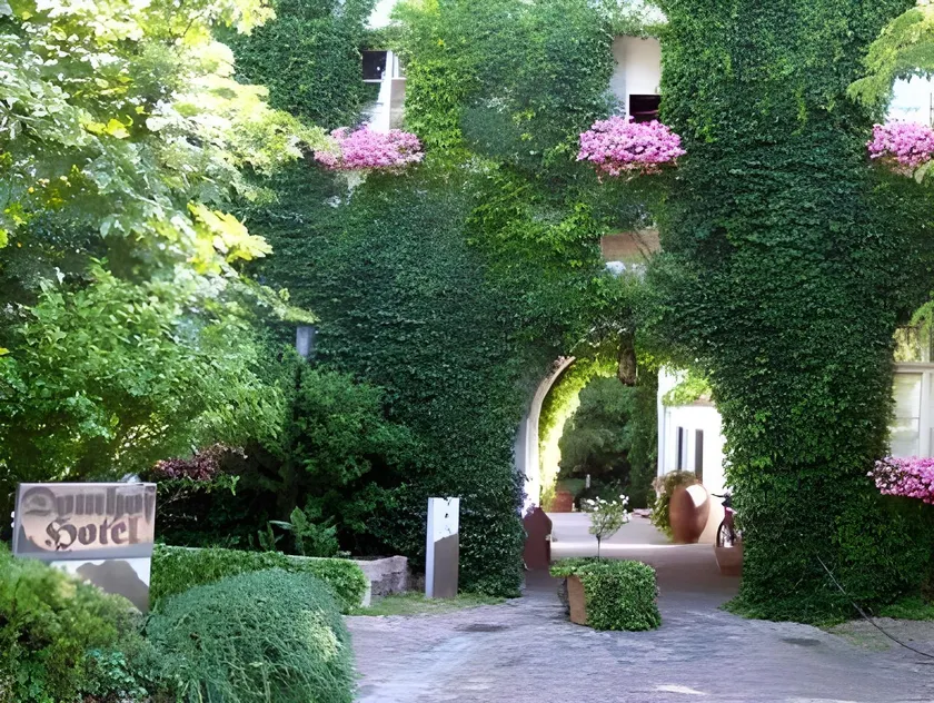 Hotel Domhof - Image 1