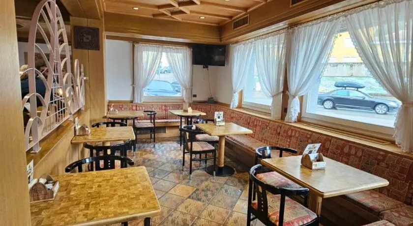 Hotel Ideal - Image 1