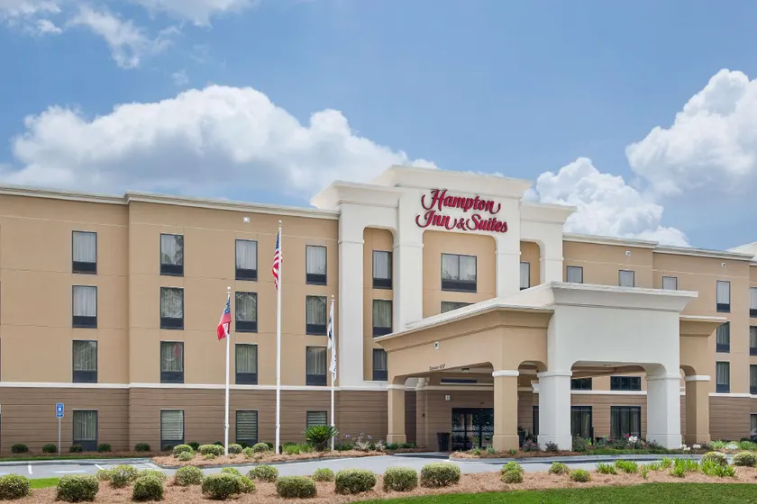 Hampton Inn & Suites Savannah-Airport - Image 1