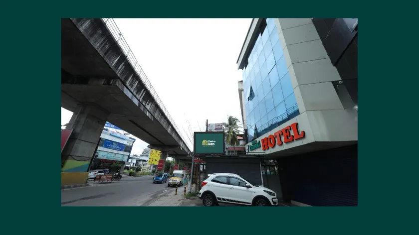 Hotel Metro Den - Image 1