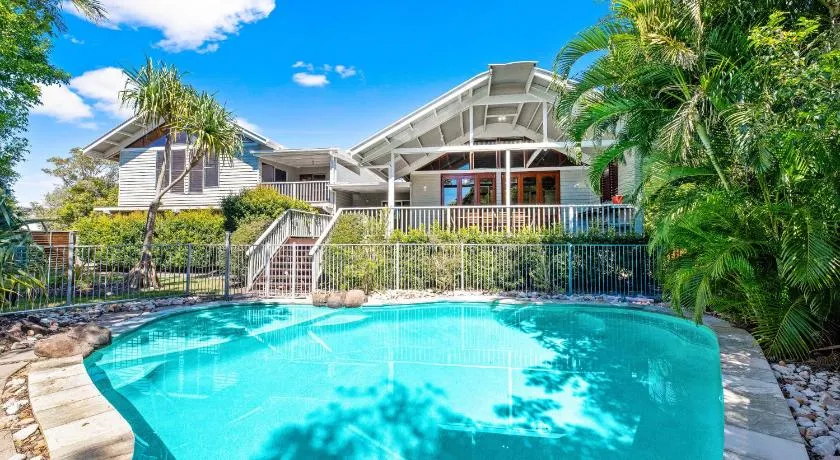 Serenity - Mudjimba - Pet Friendly Holiday Home - Image 1
