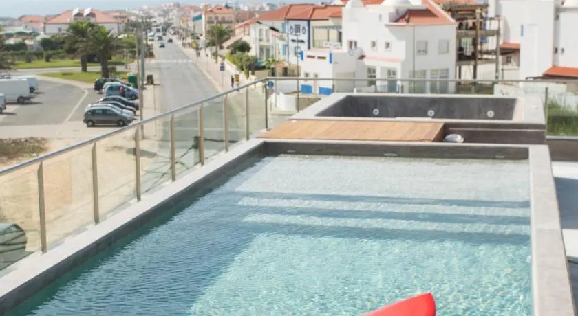 Surfers Lodge Peniche - Image 1
