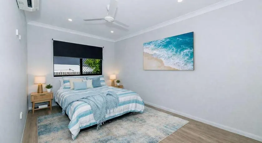 Townsville Golf Course Duplex 2 Bed 2 Bath w Secure Parking - Image 1