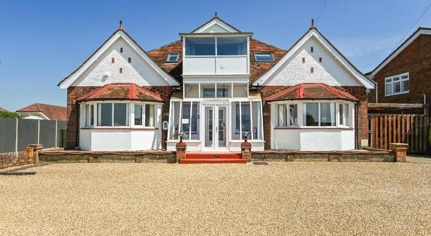 Trevarner Guest House - Image 1