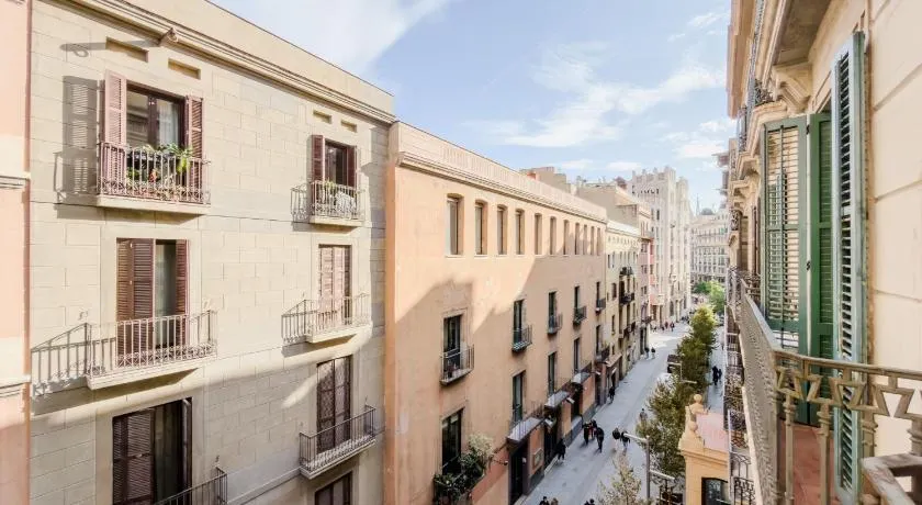 Four Petals Barcelona Boutique Apartments - Image 1