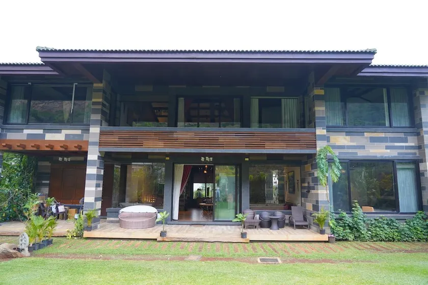 Luxury 4 Bed Hill Villa w Pool, Jacuzzi & Garden - Image 1