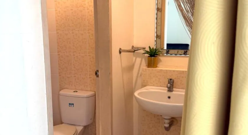 3R3B-Upper Townhouse-6Pax-JR Homestay35 - Image 1