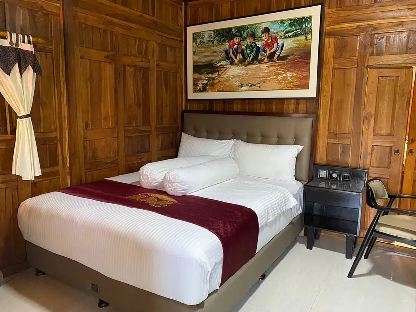 Deluxe Room - Image 1