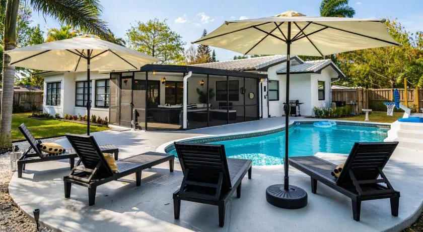 Renovated Villa with Heated Pool & Arcade, 5 Min to Pompano Beach - Image 1