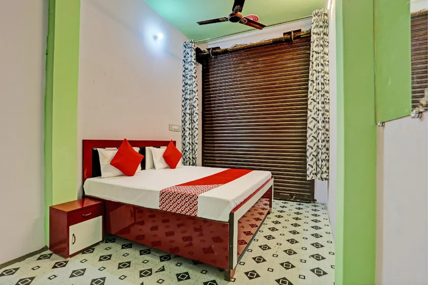 OYO 818125 AVA PALACE HOTEL - Image 1